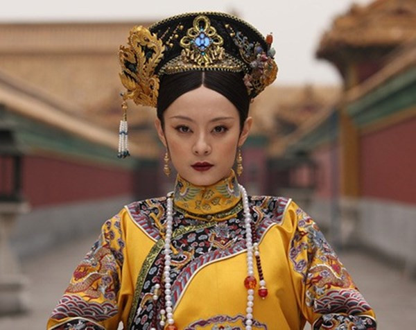 Phi tần được Lưu Bang sủng ái nhất là Thích phu nhân. Sinh được con trai, Thích phu nhân muốn lật đổ con trai của Lã Hậu để đưa con mình lên làm thái tử. Vì vậy, Lã Hậu vô cùng căm hận Thích phu nhân. Sau khi Lưu Bang chết, Lã Hậu trả thù bằng cách đánh ghen tàn bạo khiến Thích phu nhân sống không bằng chết.