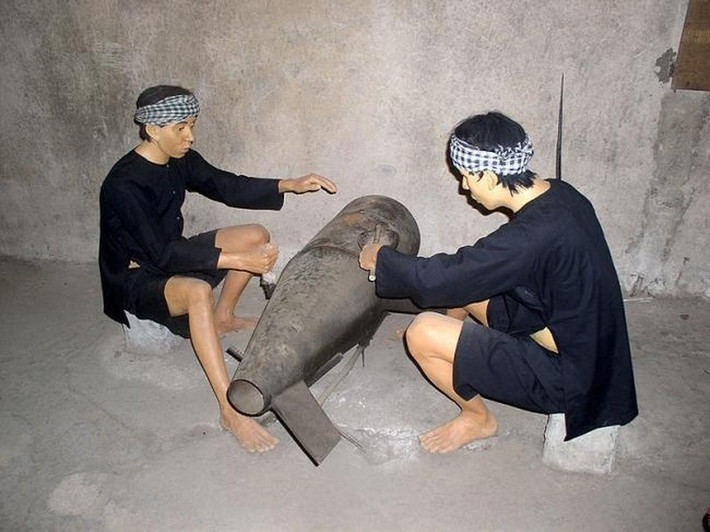 Những điều này khiến Di tích lịch sử Địa đạo Củ Chi có ý nghĩa quan trọng trong giáo dục tinh thần yêu nước, truyền thống lịch sử - văn hóa, kiến thức quân sự... cho nhiều thế hệ người Việt Nam. Vì vậy, nơi đây trở thành một trong những địa điểm tham quan, du lịch hấp dẫn đối với du khách trong nước và quốc tế.
