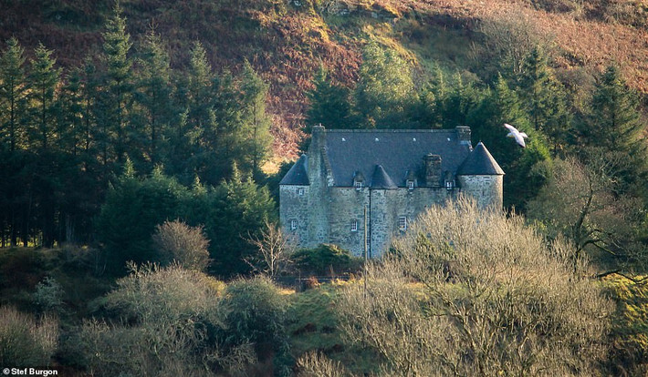 Lâu đài hàng trăm tuổi Kilmartin nằm ở vùng nông thôn Argyll. Đây là một trong những địa điểm cổ xưa nổi tiếng nhất Scotland.