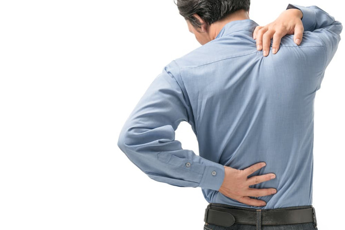 Đệm nằm cũ: Các chuyên gia khuyến cáo rằng, bạn nên lựa chọn một tấm đệm có độ cứng vừa phải để tránh các triệu chứng đau lưng.