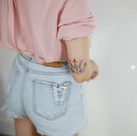 Vì hình xăm nhỏ nên người ta có thể thoải mái xăm ở nhiều vị trí khác nhau như vai, lưng, tay, ngón tay hay cả những nơi khuất như sau tai, gáy, cổ chân, cổ tay, ngón tay…