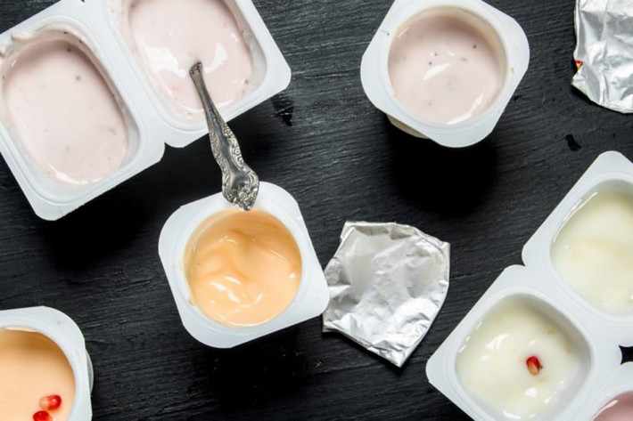 Chất làm ngọt nhân tạo rất có hại cho sức khỏe. Các chuyên gia khuyên những bậc cha mẹ nên chuyển sang các loại thực phẩm giàu chất dinh dưỡng thay thế, ví dụ như thay thế sữa chua hương vị bằng sữa chua Hy Lạp, cho bé uống nước hoa quả tươi thay vì nước ép đóng chai...