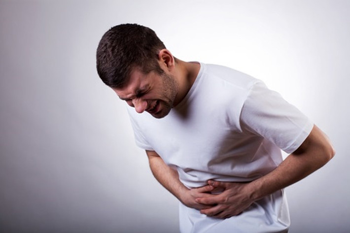 Đau dạ dày: Ăn quá nhiều protein một lần có thể làm cản trở các enzyme tiêu hóa thể xử lý thức ăn, làm cho quá trình tiêu hóa của bạn trở nên chậm chạp. Vì quá trình này chậm lại, dạ dày của bạn có thể bị thương, gây đau dạ dày và chướng bụng. Ảnh: Internet.