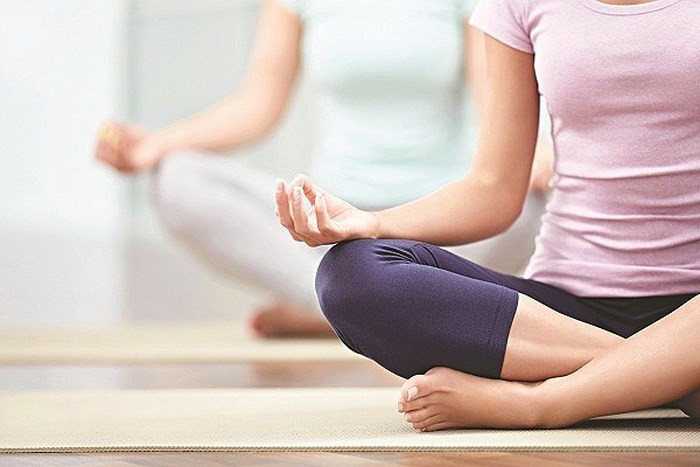 Giảm đau: Thiền định giúp giải tỏa căng thẳng, thư giãn đầu óc, khi thiền, bạn tập trung nhiều vào khu vực cơ thể bị đau nhức cơ, kiểm soát thông qua hơi thở và tâm trí. Điều này giúp bạn thư giãn các cơ và giảm đau nhức rõ rệt.