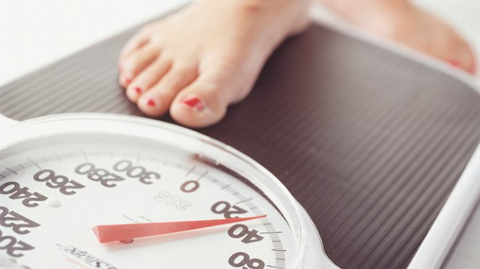 Giúp giảm cân: Bột ca cao được cho là giúp kiểm soát cân nặng của bạn. Bột ca cao hỗ trợ giảm cân bằng cách điều chỉnh việc sử dụng năng lượng bởi nó giúp bạn no lâu.