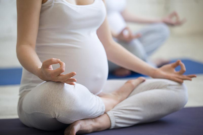 7. Thời gian nghỉ ngơi của mẹ chính là thời gian vui vẻ, thư giãn của bé. Lúc này, chúng bắt đầu luyện tập nhào lộn và trải nghiệm những chuyển động mới.