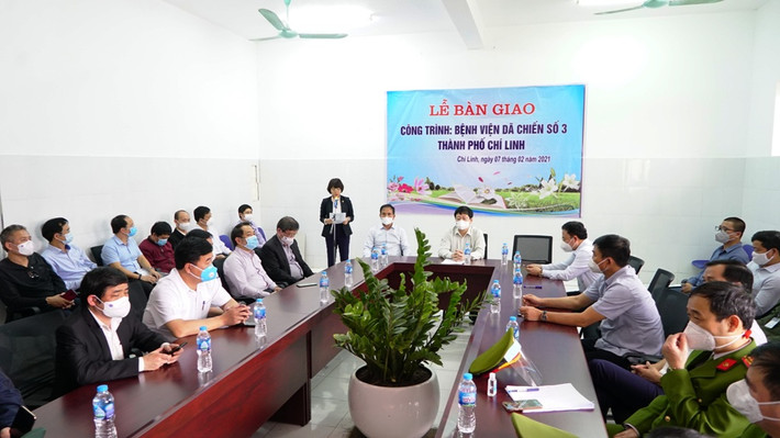 Bà Vũ Thị Cẩm Trang - Phó Chủ tịch, Tổng Giám đốc Sun Group Vùng Thủ đô cho biết, việc hoàn thành một công trình BVDC đạt tiêu chuẩn trên một cơ sở vật chất đã bỏ không 15 năm, tại một địa bàn mà tập đoàn không có sẵn nguồn nhân lực, vật lực ban đầu, thực sự là điều không dễ dàng. Nhưng với trách nhiệm xã hội của một doanh nghiệp Việt Nam, vì cộng đồng, vì thắng lợi chung của đất nước trong cuộc chiến chống dịch bệnh COVID-19, Sun Group đã không do dự khi được UBND tỉnh Hải Dương tin tưởng giao phó trách nhiệm thiết lập BVDC số 3.