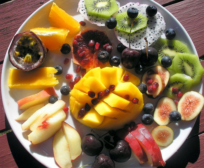 Đối với các con, cô Anne khẳng định mình không hề miễn cưỡng, tự các con bà muốn ăn hoa quả giống mẹ. Khi khám các chuyên gia dinh dưỡng, các con của bà hoàn toàn khỏe mạnh.
