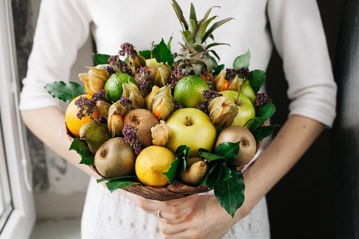 Bạn có muốn được tặng món quà từ những loại quả cực giàu vitamin C như cam, chanh, kiwi, dứa...?
