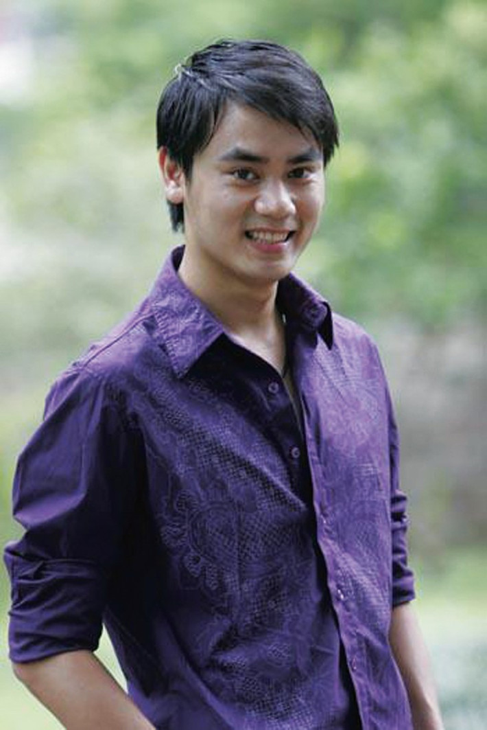 Nam diễn viên thường xuyên diện áo sơ mi.