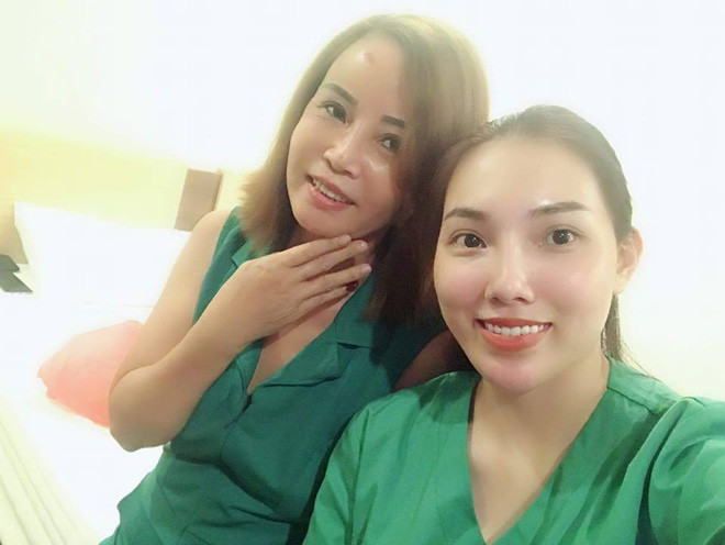 Vì bị chê bai nhan sắc già quá so với chồng, cô dâu 62 tuổi đã phẫu thuật thẩm mỹ, trẻ hóa làn da.