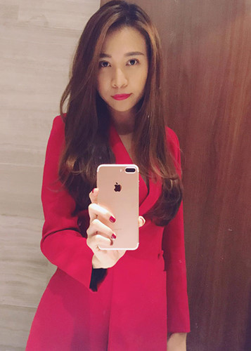 Đàm Thu Trang cũng không ngại mặc những trang phục tông đỏ nổi bật.