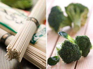 Mì Soba & bông cải xanh để có một trái tim khỏe: Khi cholesterol “xấu” LDL bị oxy hóa, chúng có nhiều khả năng trở thành mảng bám trong thành động mạch, dẫn đến bệnh tim. Các nhà khoa học ở Đức phát hiện các chất chống oxy hóa là rutin và vitamin C có trong mì soba và bông cải xanh hiệp lực với nhau có thẻ ngăn chặn quá trình oxy hóa LDL.