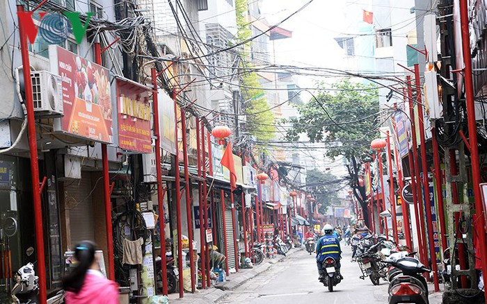 Để làm thay đổi mỹ quan, tạo ra diện mạo mới cho con đường này, phường Mỹ Đình đã thí điểm tuyến đường Đình Thôn là tuyến đường văn minh đô thị trong giai đoạn 2018 - 2020 định hướng đến 2030 với nhiều điểm nhấn như đồng bộ hệ thống bảng, biển kinh doanh… có ý nghĩa quan trọng tạo sự chuyển biến tích cực trong lối sống và nếp sống của người dân.