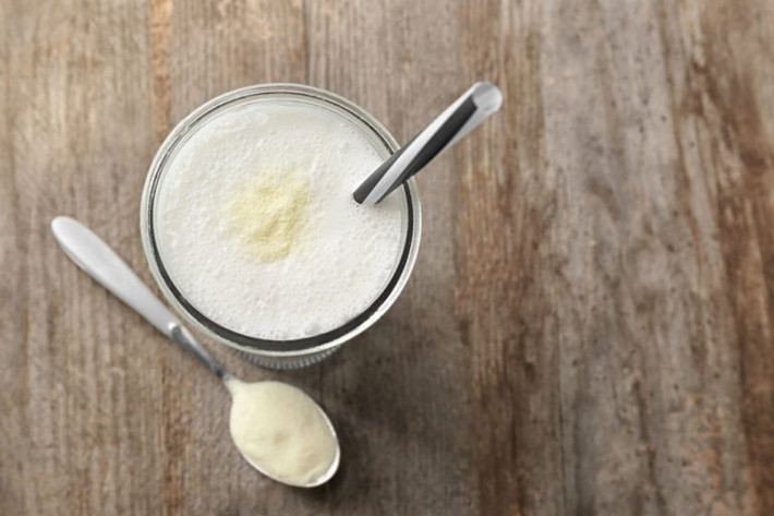 Sữa whey protein lắc: Loại sữa này đã được chứng minh là gây ra mụn trứng cá. Ảnh: RD.