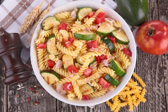 Mì ống: Ăn nhiều carbs đơn giản như mì ống làm trầm trọng thêm tình trạng mụn trứng cá trên mặt.