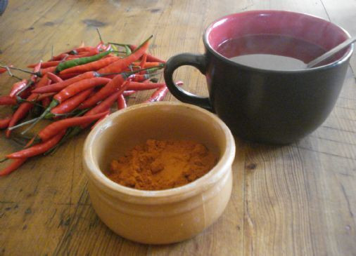 Ớt Cayenne: Các nghiên cứu cho thấy việc thêm ớt cayenne vào trà uống hàng ngày của bạn có thể giúp giảm viêm, giải độc, cũng như cải thiện sức khỏe tổng thể (tinh thần và thể chất).