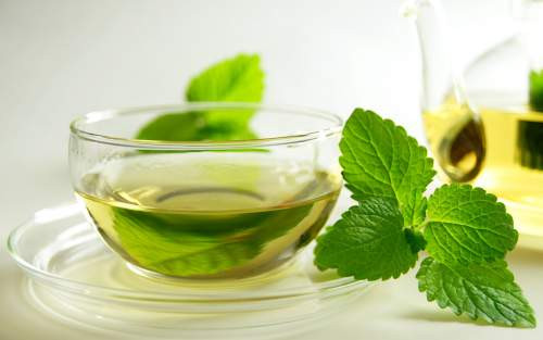 Trà bạc hà có thể giúp cải thiện hệ thống tiêu hóa và miễn dịch của bạn. Axit rosmarinic có trong lá bạc hà giúp giảm triệu chứng cảm lạnh và dị ứng thường gặp.