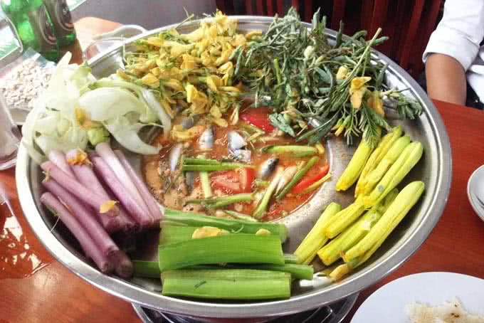 Lẩu cá kèo vốn là món ăn rất dân dã, giản dị, đặc trưng của người miền Tây Nam Bộ nhưng bạn cũng có thể dễ dàng tìm thấy ở Hà nội. Với hương vị lẩu chua chua, thơm ngon chắc chẳng ai có thể quên được nếu lần đầu thưởng thức. Ảnh: PasGo.