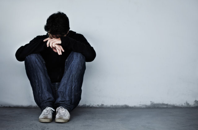 Trầm cảm và lo âu: Pierre Tariot, MD, giám đốc Viện nghiên cứu bệnh Alzheimer ở Phoenix, Arizona (Mỹ) giải thích: “Có rất nhiều bằng chứng những người mắc chứng mất trí nhớ Alzheimer thường bị trầm cảm hoặc lo âu trước đó.