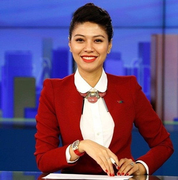 BTV Ngọc Trinh là gương mặt quen thuộc với khán giả Việt Nam. Cách đây ít lâu, cô từng tiết lộ mức lương của mình ở VTV ở vào khoảng 20 - 25 triệu/tháng. Nữ MC xinh đẹp cho biết, mức thu nhập cao hay thấp là hoàn toàn dựa vào công sức bỏ ra và nhu cầu chi tiêu trong cuộc sống.