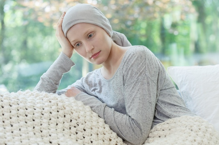 Da trở nên nhạt hơn hoặc có màu xanh: Điều này là do giảm lưu lượng máu, giảm số lượng hồng cầu và có thể là dấu hiệu cho thấy tim bạn đang có vấn đề.