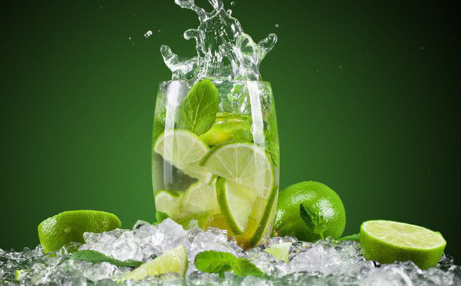 Chanh có nhiều hợp chất được gọi là sinh học flavonoid, giúp tiêu diệt các gốc tự do gây ung thư. Uống nước chanh hàng ngày là cách đơn giản ngăn ngừa cảm lạnh và các nhiễm trùng khác.