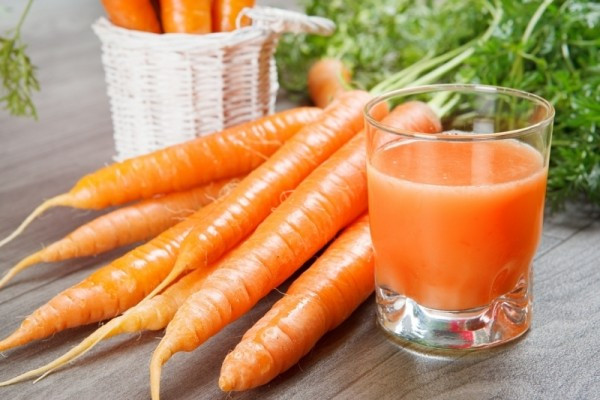 Cà rốt được thêm vào hầu hết các món ăn, có thể làm salad hoặc ép lấy nước uống. Cà rốt chứa nhiều chất xơ và beta-carotene, rất tốt cho cơ thể của bạn.