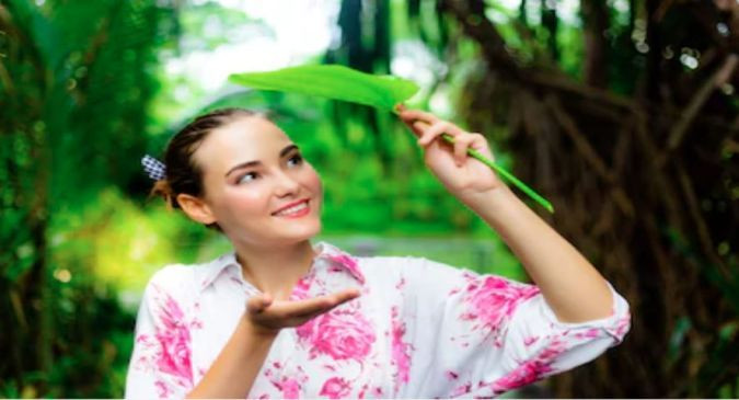 Mọi người thường dễ mắc bệnh trong mùa mưa vì độ ẩm trong không khí gây nên sự sản sinh và phát triển nhiều vi sinh vật có hại. Bạn phải rất thận trọng về thức ăn trong mùa mưa vì dùng thực phẩm sai cách sẽ làm phát sinh một loạt các bệnh nhiễm trùng.