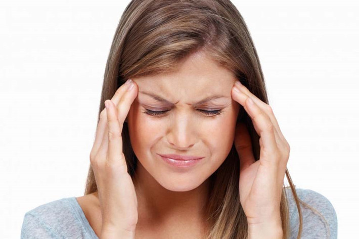 7. Giảm đau đầu: Ăn dưa chuột giúp bạn “phục hồi” từ những căng thẳng trong ngày. Hãy thử các món salad, nước ép, hoặc ăn trực tiếp dưa chuột.
