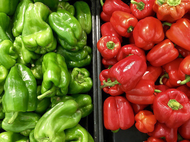 Ớt chuông là thực phẩm chứa hợp chất capsaicin, giúp chống viêm và có thể làm giảm các triệu chứng viêm khớp. Do vậy, đây là một thực phẩm giúp hệ miễn dịch khỏe mạnh.