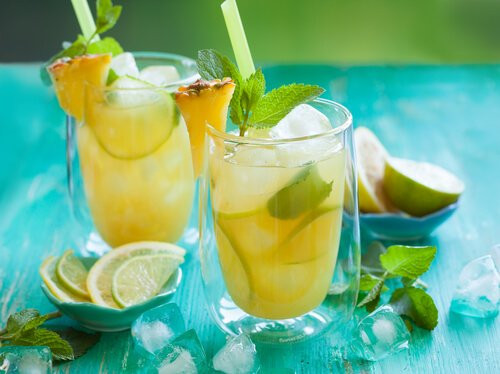 Quế, chanh và nước ép dứa: Hỗn hợp đồ uống này giúp ngăn chặn sự thèm ăn và làm giảm lượng đường trong máu. Do đó, nước uống này giúp giảm cân hiệu quả.