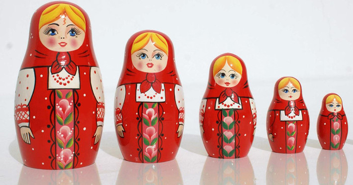 Búp bê matryoshka nổi tiếng là một trong những món quà lưu niệm phổ biến mà du khách không thể bỏ qua mỗi khi đặt chân đến nước Nga.