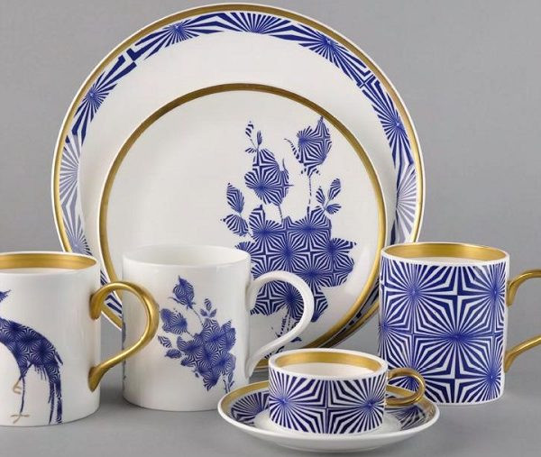 Những thiết kế với màu xanh coban như thế này sẽ không bao giờ bị phai màu hay mất đi vì lớp men sẽ biến chúng trở nên vĩnh cửu.