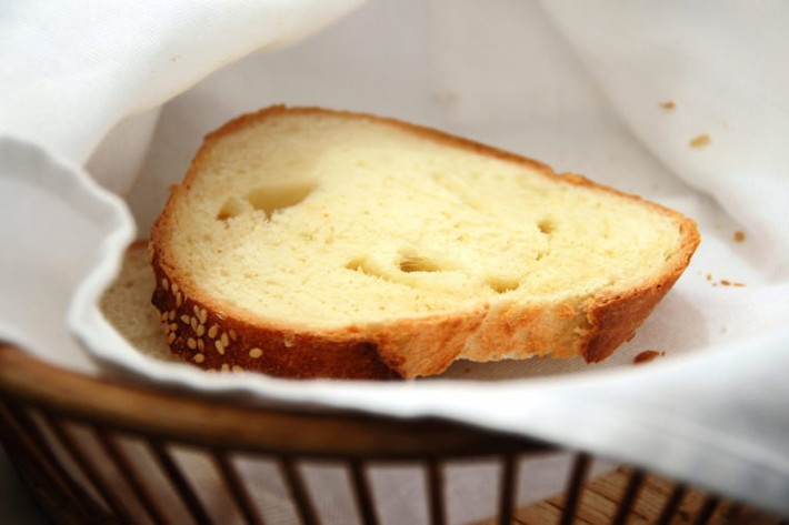 Ăn thực phẩm từ bột mì trắng: Carbohydrate tinh chế (như bánh mì trắng, bánh quy, khoai tây chiên) khiến tỷ lệ kháng insulin cao hơn, không tốt cho bệnh nhân tiểu đường.