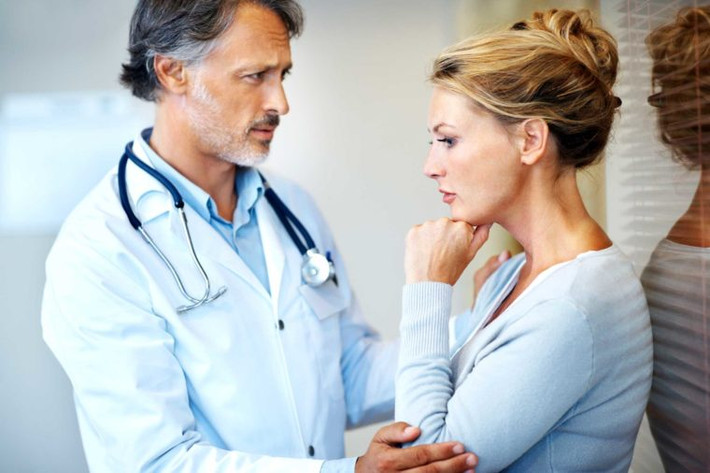 Gan nở rộng: Gan nằm ở vùng bên phải của bụng trên, kéo dài đến giữa. Gan nở to làm bạn có thể sờ thấy nó ở vị trí này. Đây là dấu hiệu ung thư gan mà nếu phát hiện, bạn cần đi khám.