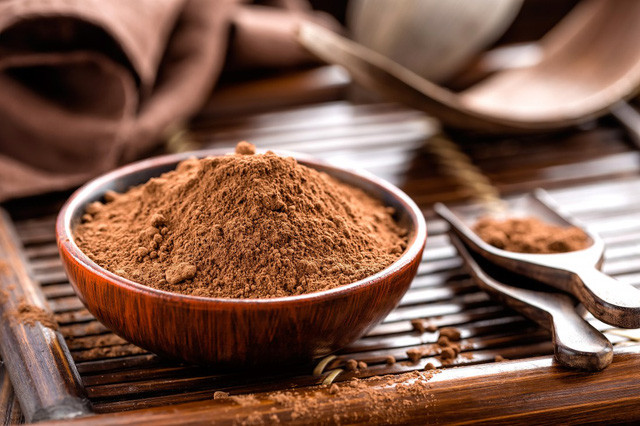 Chỉ một muỗng bột ca cao không đường đã có chứa khoảng 1 gram protein. Bạn cũng có thể chế biến nhiều món ăn, đồ uống bổ dưỡng từ bột ca cao không đường.