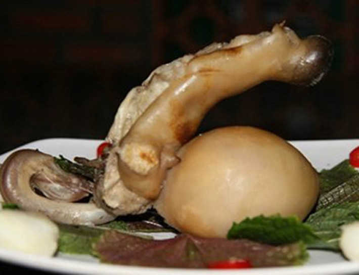 Người Trung Quốc tin rằng những món ăn từ dương vật động vật là thần dược cho các quý ông.