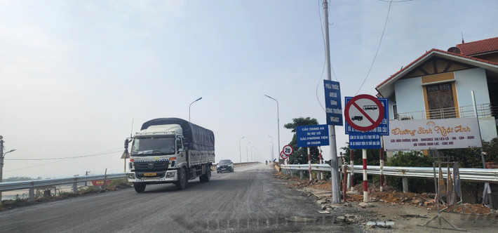 Công tác sửa chữa cầu Trung Hà vẫn đang được triển khai, nhưng được dự báo kéo dài.