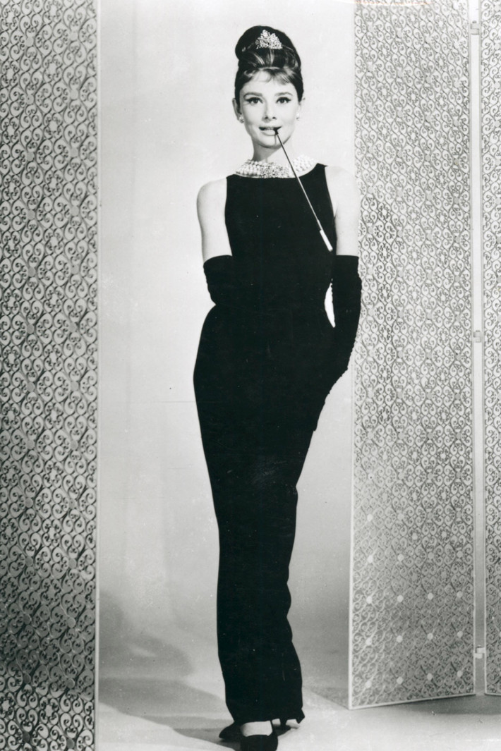 Chiếc váy đen dài, ôm sát của Givenchy mà Audrey Hepburn mặc trong phim Breakfast At Tiffany đã trở thành biểu tượng thời trang. Chiếc váy đã được nhà mẫu Givenchy bán đấu giá gây quỹ từ thiện vào năm 2006 và bán được 900.000 USD.