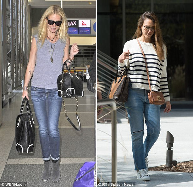 Gwyneth Paltrow cũng là một trong những sao Hollywood chạy theo trào lưu hai tay hai túi khi cô chọn hai chiếc túi đều của hiệu Alice and Olivia giá lần lượt là 300 và 400 bảng đeo ra sân bay. Jessica Alba cũng một tay xách chiếc Louis Vuitton giá 835 bảng và đeo chéo chiếc túi Ralph Lauren giá 195 bảng. (Ảnh: Wenn, Splash News)