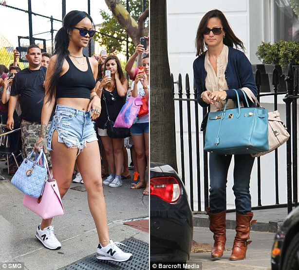 Rihanna mang chiếc túi Dior giá hơn 5000 bảng cùng chiếc túi Hermes Birkin. Pippa Middleton đeo hai chiếc túi LK Bennett tote giá 250 bảng. (Ảnh: SMG, Barcrott Media)