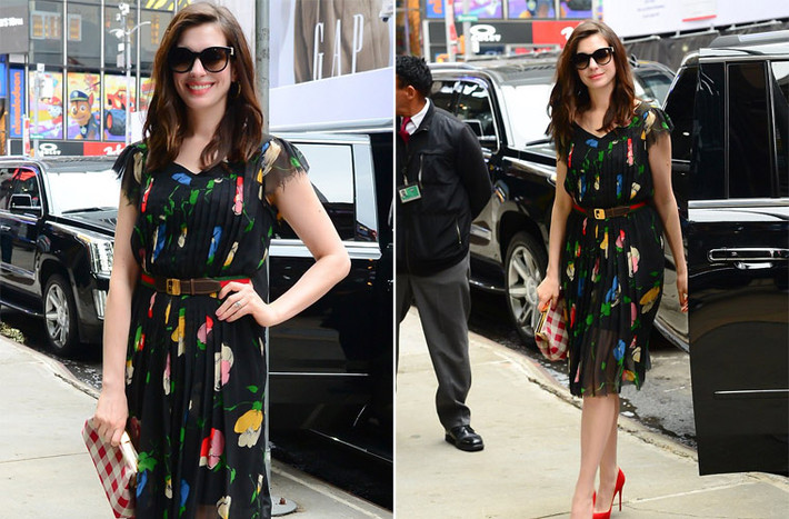Anne Hathaway là một trong những ngôi sao Hollywood có phong cách thời trang giản dị. Cô không cầu kỳ trong ăn mặc đặc biệt là thời trang dạo phố. (Ảnh: GC Images)