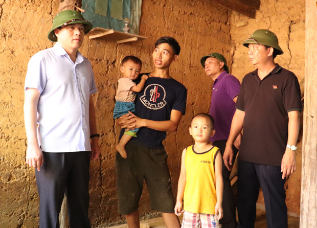Tại kỳ họp thứ 14, Ủy ban Kiểm tra Tỉnh ủy Hà Giang khóa XVII đã xem xét, biểu quyết đề nghị Tỉnh ủy Hà Giang thực hiện quy trình xem xét, đề nghị thi hành kỷ luật đối với ông Sùng Minh Sính do có vi phạm nguyên tắc tập trung dân chủ. Vi phạm nguyên tắc sinh hoạt đảng, vi phạm nghiêm trọng trong chỉ đạo, quản lý, sử dụng kinh phí của cơ quan, gây thất thoát với số tiền lớn, làm phát sinh đơn tố cáo, gây mất đoàn kết nội bộ kéo dài. (Ảnh: Báo Hà Giang).
