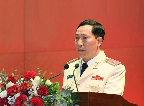 Thiếu tướng Lê Văn Tuyến từng đảm nhiệm các chức vụ: Phó Trưởng phòng, Trưởng phòng, Phó Cục trưởng Cục Tham mưu thuộc Tổng cục Chính trị CAND. Từ tháng 12/2017 đến tháng 12/2019, ông Tuyến được điều động, bổ nhiệm đến nhận công tác và giữ chức vụ Giám đốc Công an tỉnh Đắk Nông. Từ tháng 12/2019, được điều động giữ chức Giám đốc Công an tỉnh Đắk Lắk. Tháng 3/2021 đến nay, được điều động giữ chức vụ Phó Chủ nhiệm Thường trực Ủy ban Kiểm tra Đảng ủy Công an Trung ương, Thủ trưởng Cơ quan Ủy ban Kiểm tra Đảng ủy Công an Trung ương.