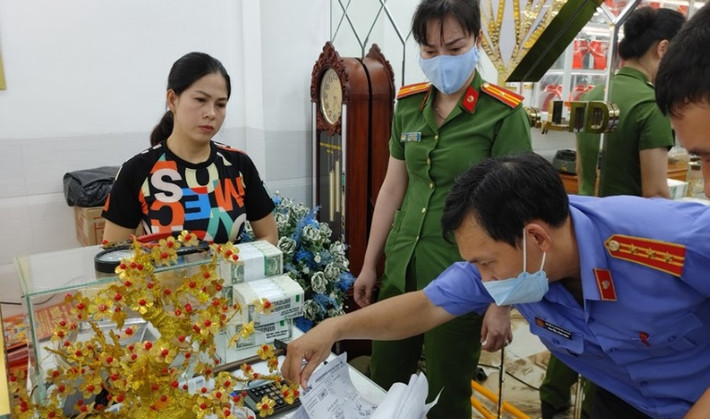 Công an tỉnh An Giang kêu gọi các đối tượng có liên quan, nhanh chóng đến Văn phòng cơ quan Cảnh sát điều tra Công an tỉnh (số 6, đường Tôn Đức Thắng, phường Mỹ Bình, thành phố Long Xuyên, An Giang, số điện thoại 02963.844789) đầu thú, để được hưởng chính sách khoản hồng của pháp luật.