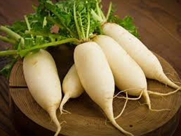 12. Nước củ cải: Nước củ cải điều trị sỏi thận hiệu quả hơn so với nấu ăn ở dạng tự nhiên. Các khoáng chất trong nước củ cải giúp phá vỡ sỏi thận và dễ dàng tống chúng ra ngoài. Đun sôi nửa cốc củ cải trong nước khoảng nửa giờ. Lọc và uống mỗi ngày cho đến khi sỏi thận được loại bỏ hết. Ảnh: Boldsky.