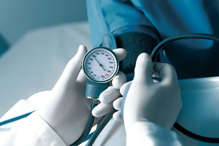 Suy nghĩ lạc quan: Bạn có thể bi quan nhưng có thể học được sự lạc quan và đây là cách. Các nghiên cứu cho thấy việc suy nghĩ lạc quan có những lợi ích to lớn cho sức khoẻ của bạn, bao gồm giảm huyết áp và giảm sự tái phát các vấn đề về tim. Thói quen tốt này cũng làm cải thiện tâm trạng và cải thiện sức khỏe tổng thể của bạn. Ảnh: Shutterstock.