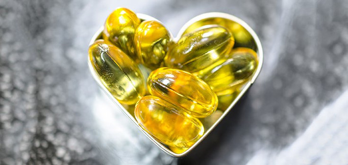 7. Giúp cải thiện làn da: Nhờ khả năng phục hồi màng tế bào, axit béo omega-3 cũng giúp sửa chữa các tế bào da bị tổn thương từ bên trong. Hiệu quả chống viêm mạnh giúp làm giảm mẩn đỏ và kích ứng và góp phần rất lớn vào vẻ đẹp làn da của bạn. Ảnh: Naturalsociety.