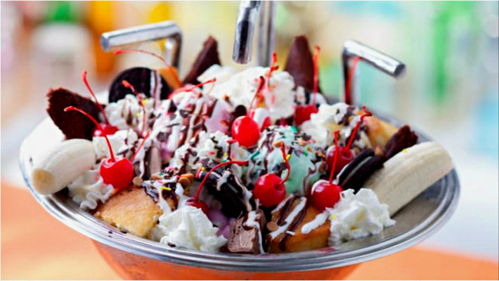 Kem chậu: Bạn có thể thưởng thức món tráng miệng khổng lồ này ở quán Beaches and Cream tại khu nghỉ dưỡng Beach Club của Disney. Ảnh: Instagram.